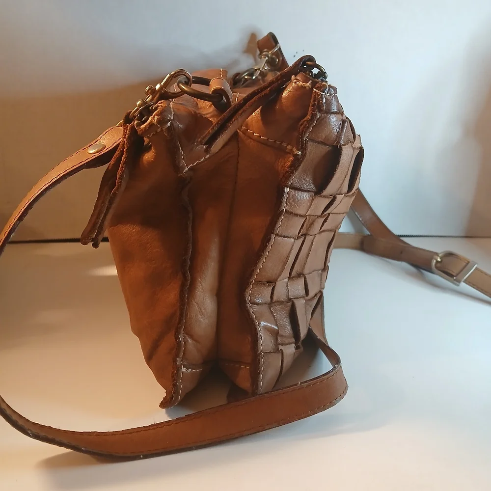 Costanza Rota Brown Woven Italian Leather Messenger Crossbody Bag
